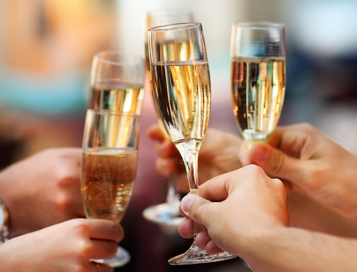 Kích thước ly rượu vang Champagne phù hợp nhất