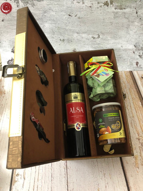 1 mẫu hộp đựng rượu biếu Tết khi mua rượu vang tại Sàn Đồ Uống 24h