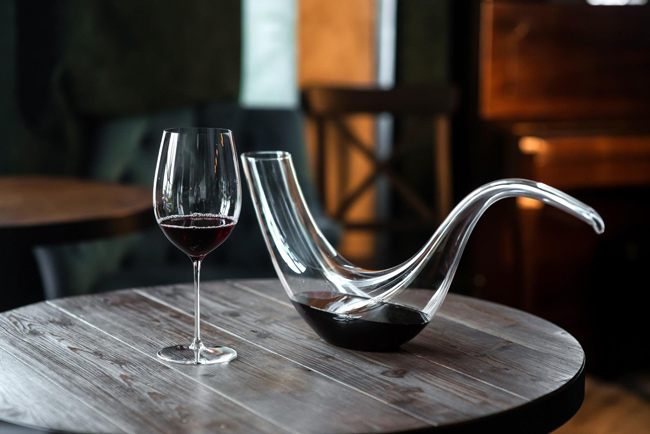 Bình thở rượu vang Decanter ngày nay với nhiều kiểu dáng độc đáo