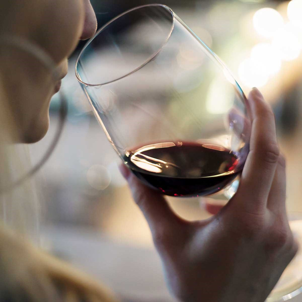 Cách thưởng thức rượu vang bằng mùi hương như chuyên gia