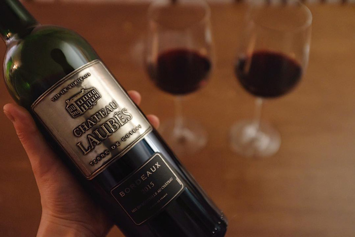 Đi mua rượu vang trực tiếp tại Sàn Đồ Uống 24h tự tạy lựa chọn những chai rượu ưng ý nhất