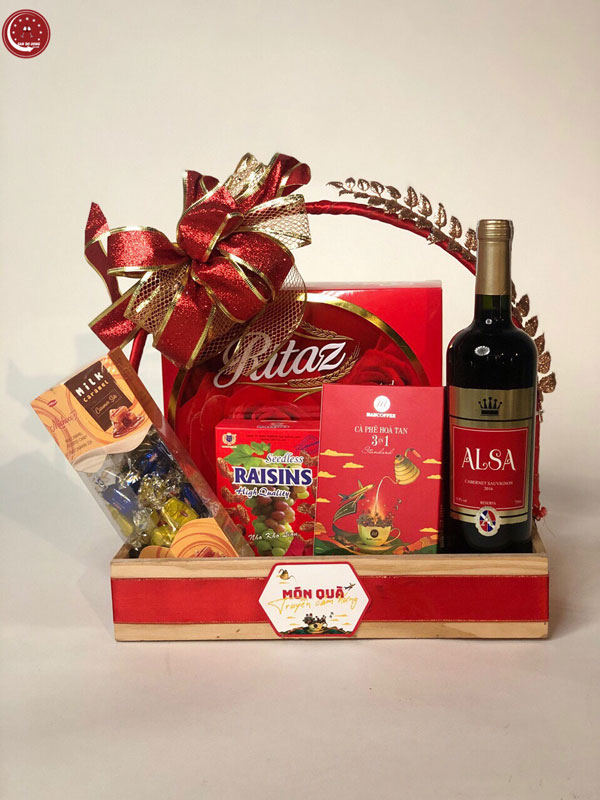 Sàn Đồ Uống 24h thiết kế rất nhiều mẫu mã giỏ hộp quà đáp ứng nhu cầu mua rượu vang ngày Tết