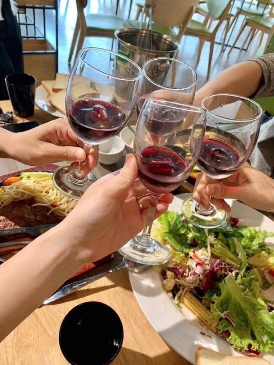 Các loại rượu vang nổi tiếng thường được phục vụ phổ biến trong các nhà hàng sang trọng