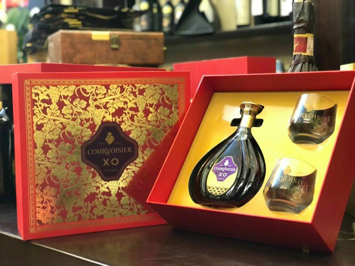 Cognac Courvoisier XO đến từ thương hiệu các loại rượu mạnh sang trọng của Pháp.