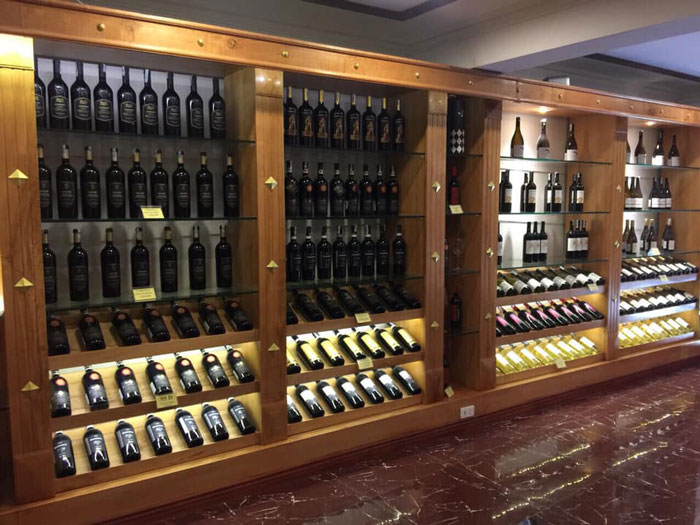 Mua rượu vang nhập khẩu tại Hà Nội từ Sàn Đồ Uống 24h để được khám phá sự phong phú từ các kho rượu nổi tiếng trên khắp thế giới