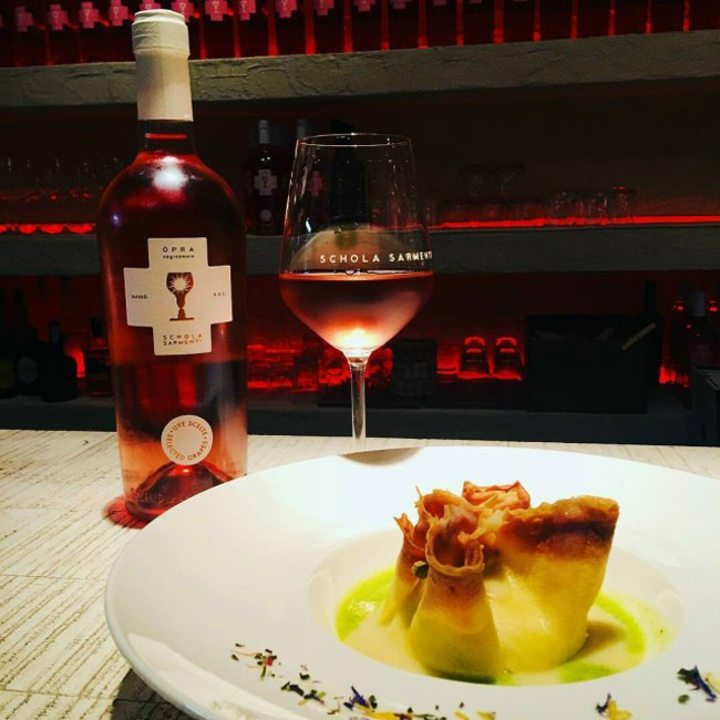 Rượu vang nhập khẩu tại Hà Nội Vang Chén Thánh Hồng Ý Opra Rose nổi tiếng đã có tại Sàn Đồ Uống 24h luôn sẵn sàng cho bạn