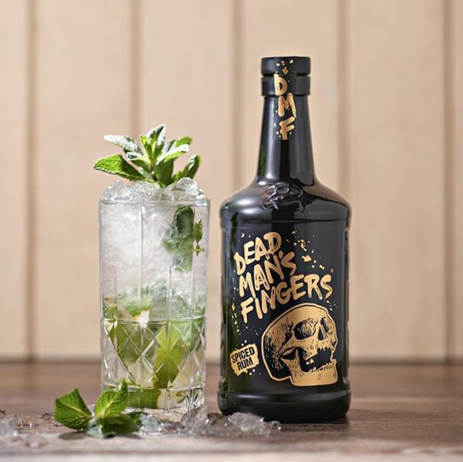 Trong các loại rượu mạnh Rum Dead Man’s Fingers Spiced chính là sự lựa chọn tuyệt vời cho ra những ly cocktail thú vị