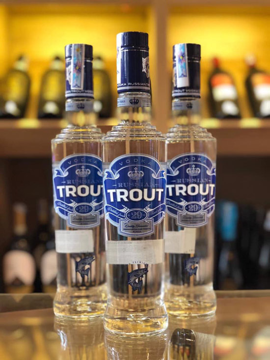 Vodka Russian Trout Vodka Cá Hồi cũng là các loại rượu mạnh nổi tiếng từ Nga với nồng độ nhẹ nhàng 29